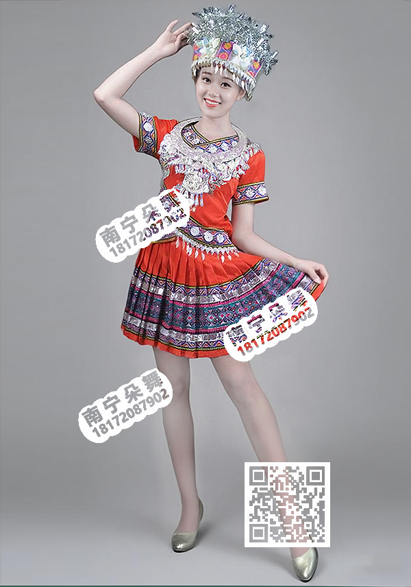 大红银饰苗族短裙