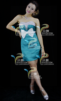 绿色蝴蝶结短礼服