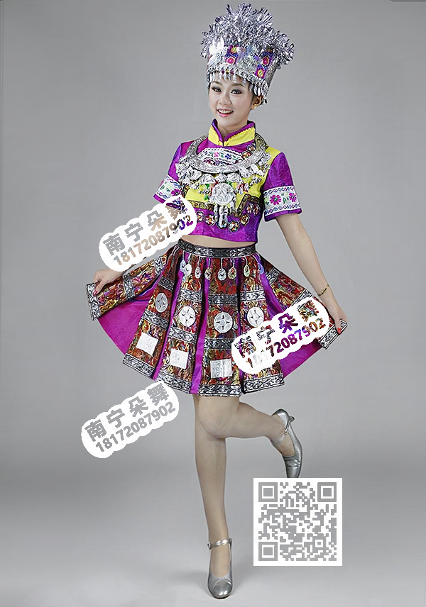 紫色多片裙银白帽