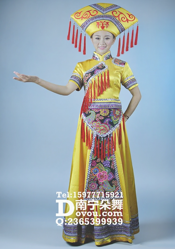 黄色吊须壮族盛装