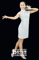 白色玉生烟旗袍