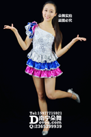 银白斜肩蓝玫多层裙