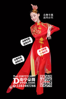 大红长袖中国结裤装汉族