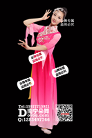 玫红暗纹立领古典裙装