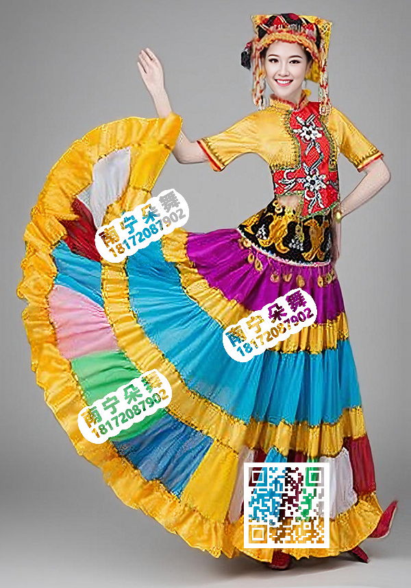 黄衣五彩彝族大摆裙