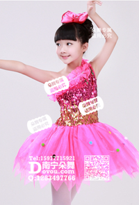 玫红斜肩花领亮片纱裙女童服_EX163