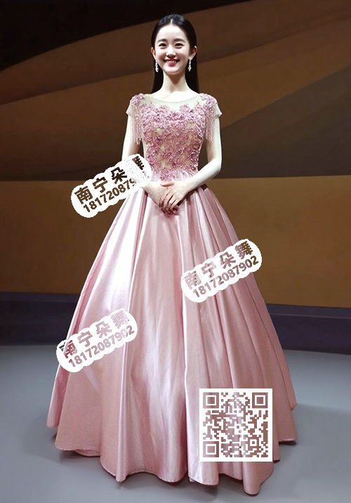 粉色透纱蕾丝厚锻长礼服