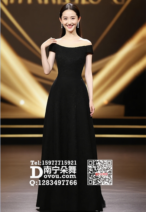 黑色一字肩暗花长礼服