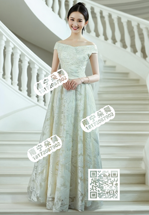 米色一字肩叶子网纱长礼服