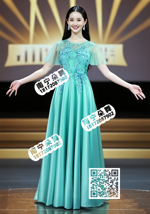 绿色透纱荷叶袖厚缎长礼服