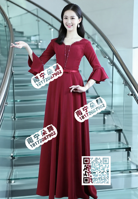 酒红荷叶边中袖长礼服