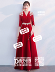 红色小翻领银肩花长礼服