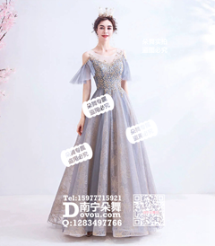 蓝色露肩喇叭袖金花透纱长礼服