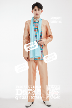 金色蓝边蓝围巾中山装