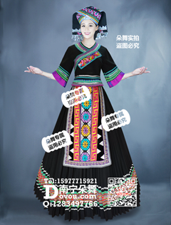 黑色绿边百褶壮族盛装