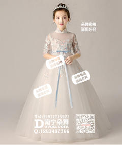 白色立领中袖蓝腰带纱裙女童长礼服