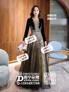 黑色V领长袖天鹅绒金光长礼服