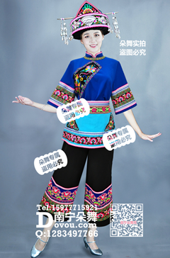蓝衣黑裤蓝围裙仫佬族女裤装