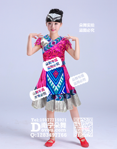 玫红银边短袖裙壮族女童2