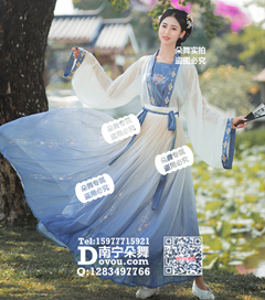 蓝白对襟齐腰宽袖汉服
