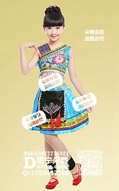 蓝色斜肩大花壮族短裙女童服_EM054