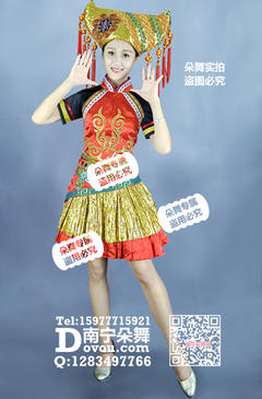 金色肚兜壮族短裙