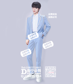 天蓝烫钻袖男西服