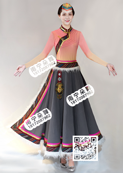 粉衣灰裙藏族长裙