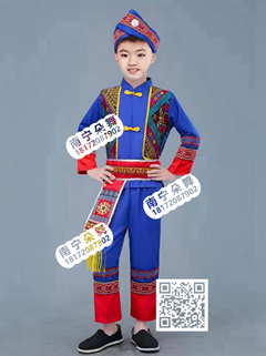 蓝色红边长袖壮族男童
