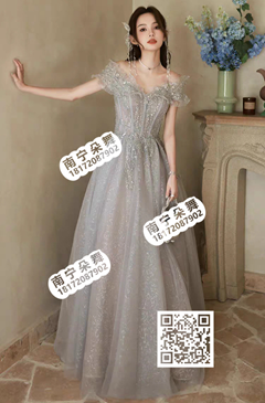 灰色荷叶边一字肩亮片长礼服