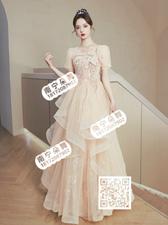 香槟色单边胸花不规则裙摆长礼服