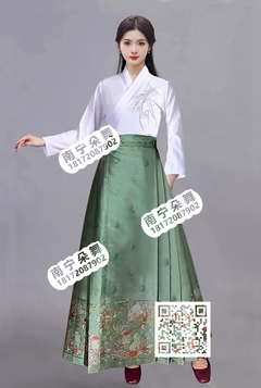 白衣玉兔绿色马面裙汉服