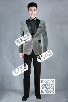 银灰色黑领黑裤男西服