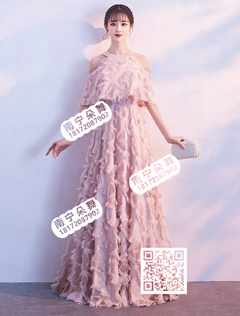 粉色挂脖流苏缎面长礼服