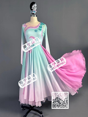 玫红浅绿渐变绿色肩花女古典