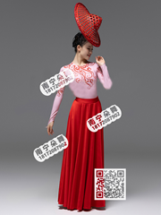 粉衣印花红裙珊瑚颂当代