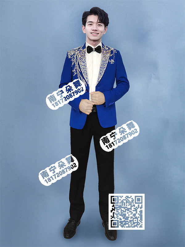 蓝衣黑裤银花肩男士西装