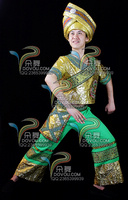 金衣绿裤壮族男