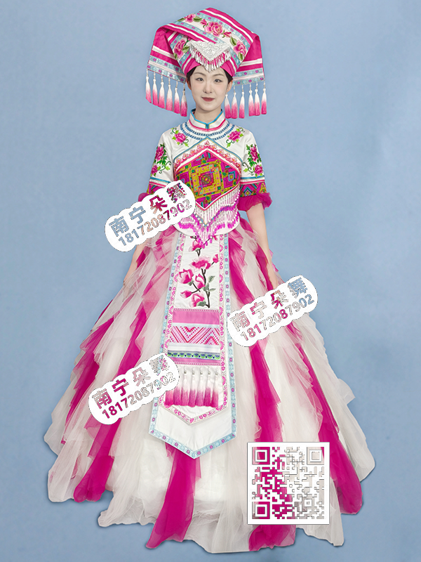 玫红白相间纱裙菱形壮锦胸花壮族女盛装